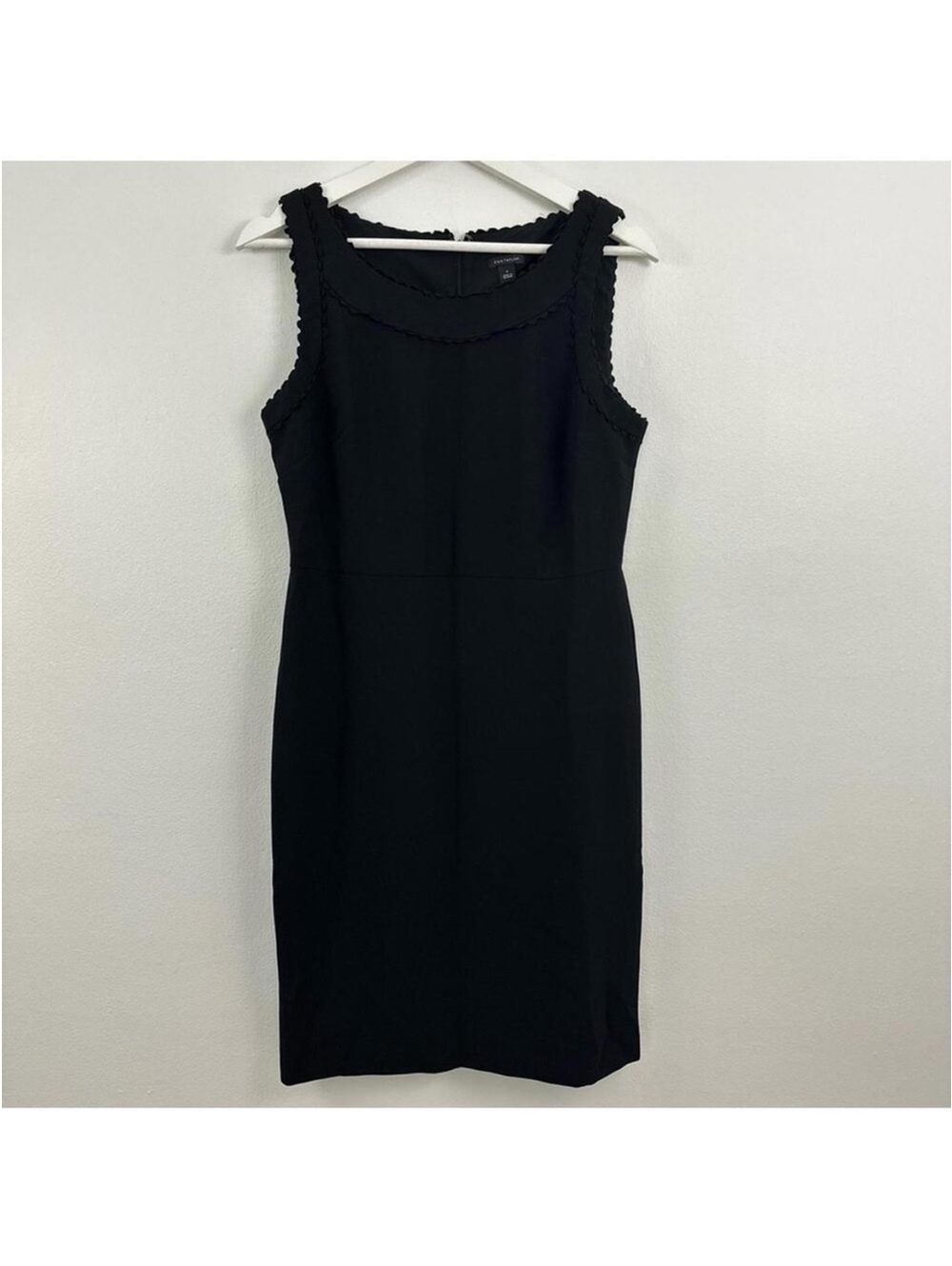 Ann Taylor Women’s Scallop Trim Black Dress Size 6